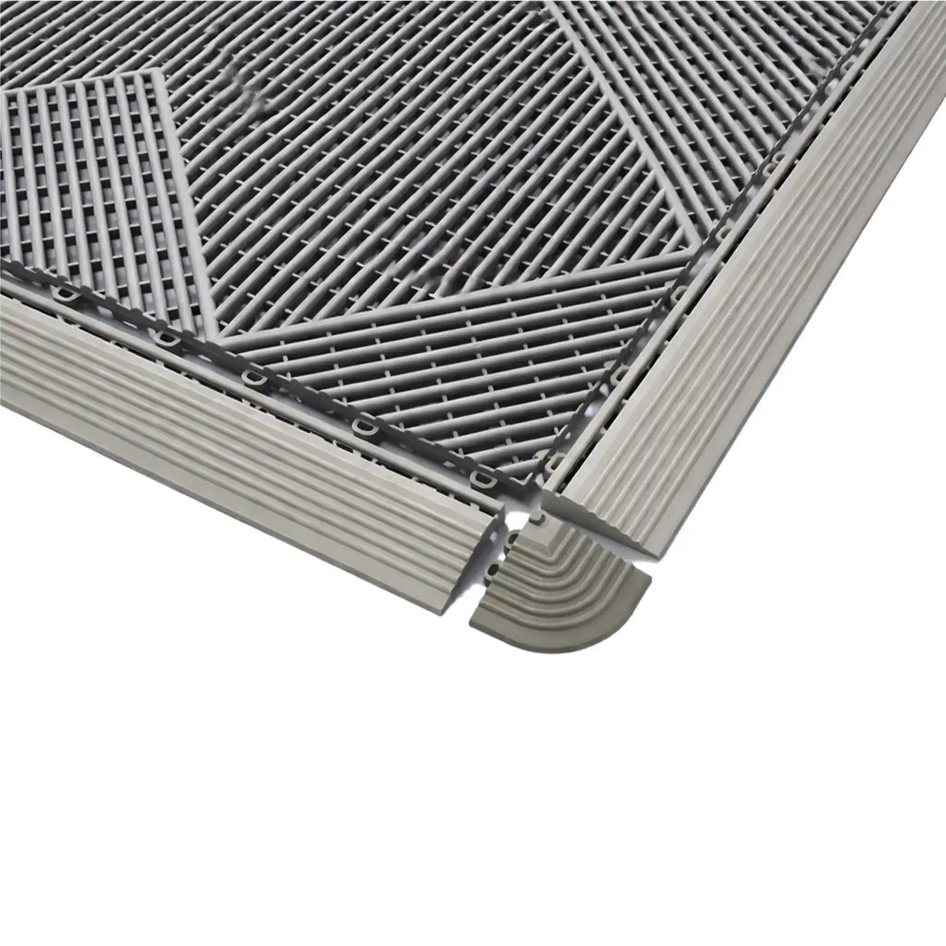 Détail des bordures et angles de finition pour dalles drainantes antidérapantes facilitant l’accès et la sécurité.