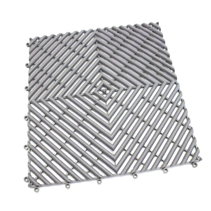 Dalle drainante antidérapante grise modulable conçue pour améliorer l’adhérence et le drainage dans les environnements humides.
