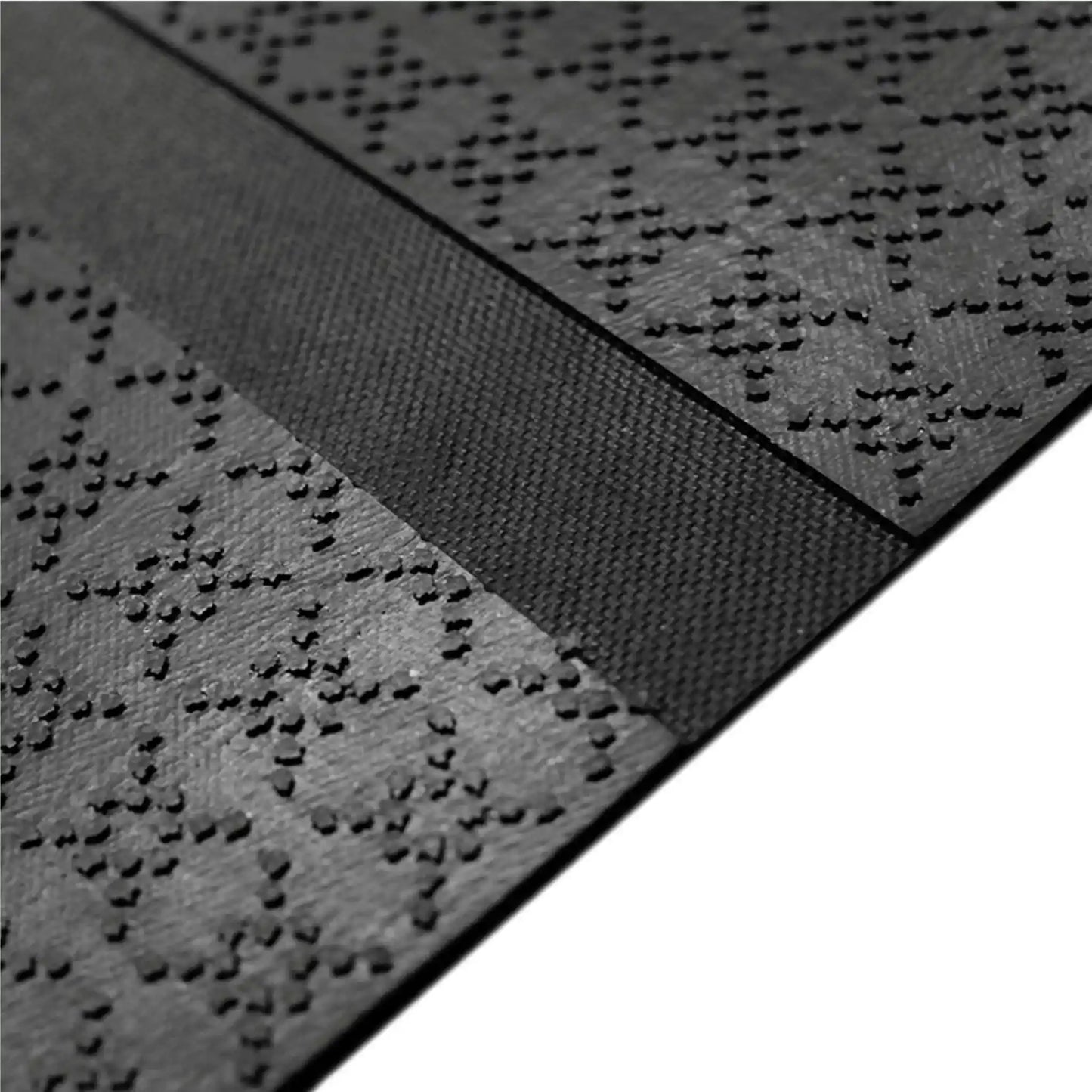 Vue détaillée de la face inférieure antidérapante du tapis de protection de câble assurant une excellente stabilité au sol.