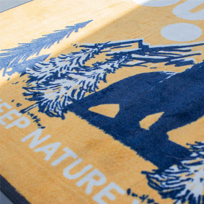 Détail de l'impression haute résolution du tapis logo personnalisé premium permettant la reproduction précise des visuels et des couleurs.