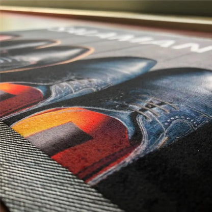 Gros plan sur l'impression haute définition d'un tapis promotionnel personnalisé avec visuels et couleurs détaillés.