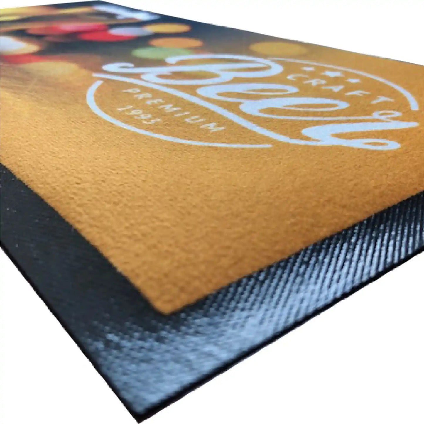 Gros plan sur un tapis de comptoir personnalisé premium montrant l’impression haute définition et la bordure en caoutchouc antidérapante.