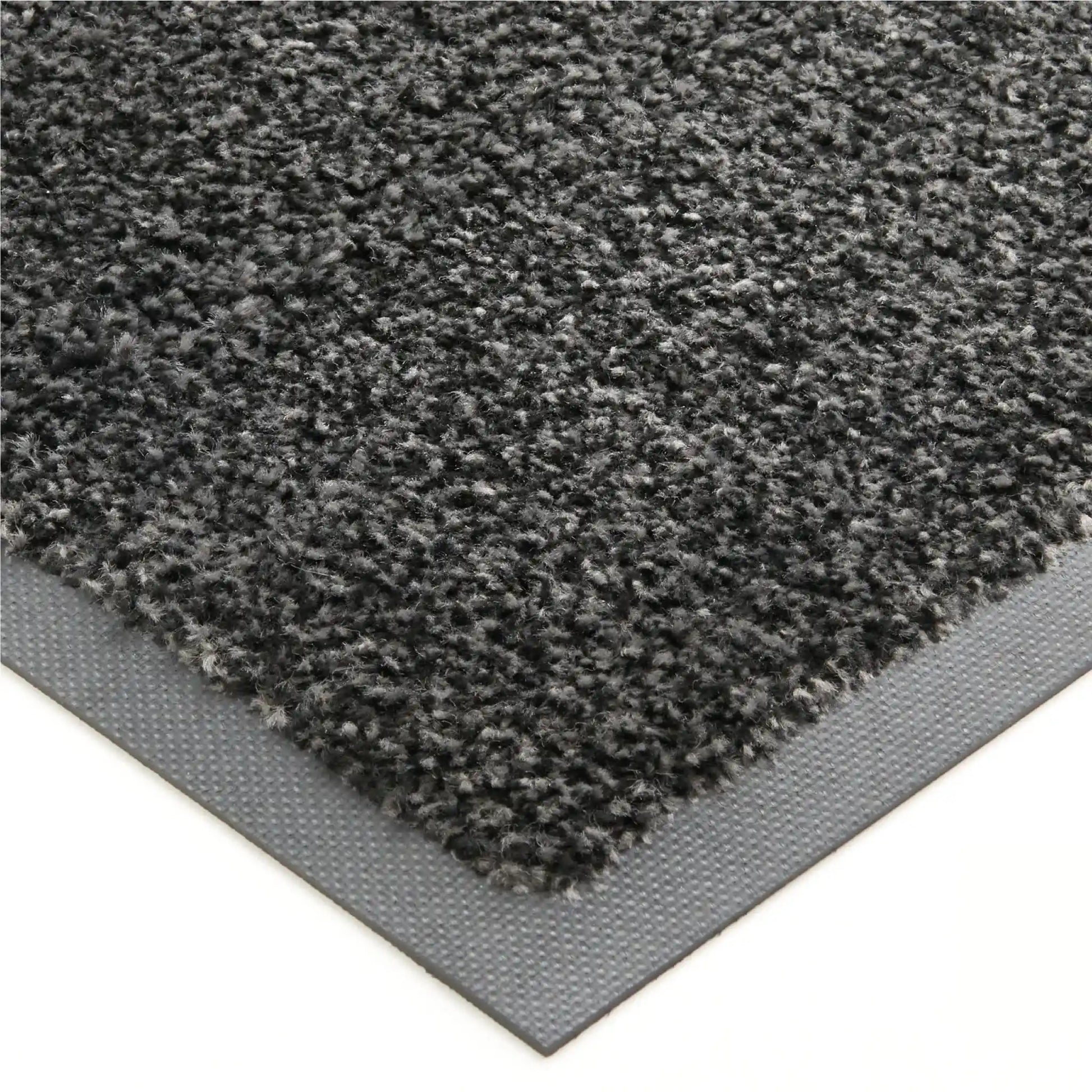 Gros plan sur la texture absorbante et la bordure antidérapante d’un tapis d’entrée professionnel écologique.