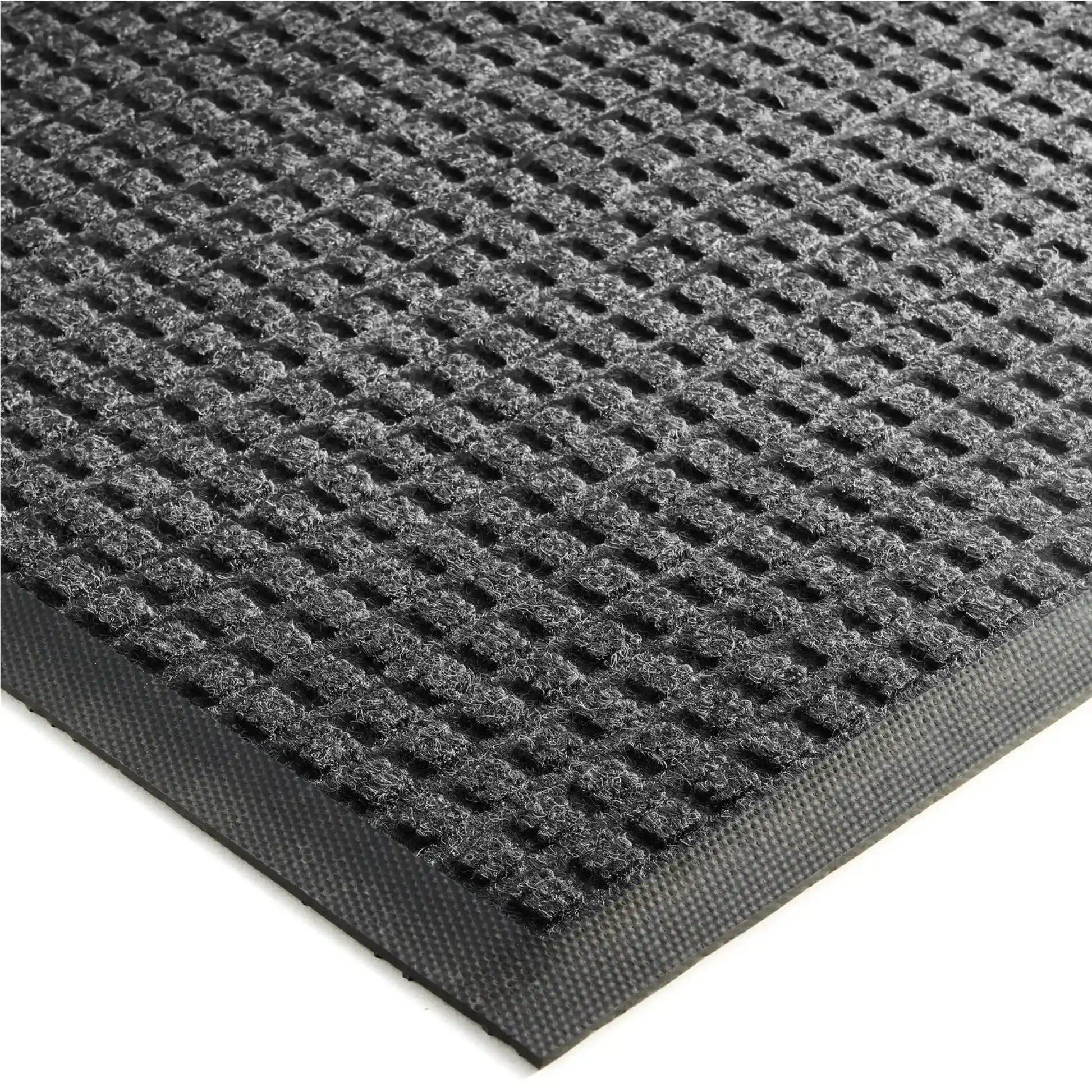 Vue détaillée de la structure alvéolée d’un tapis d’entrée professionnel conçu pour retenir l’eau et les débris.