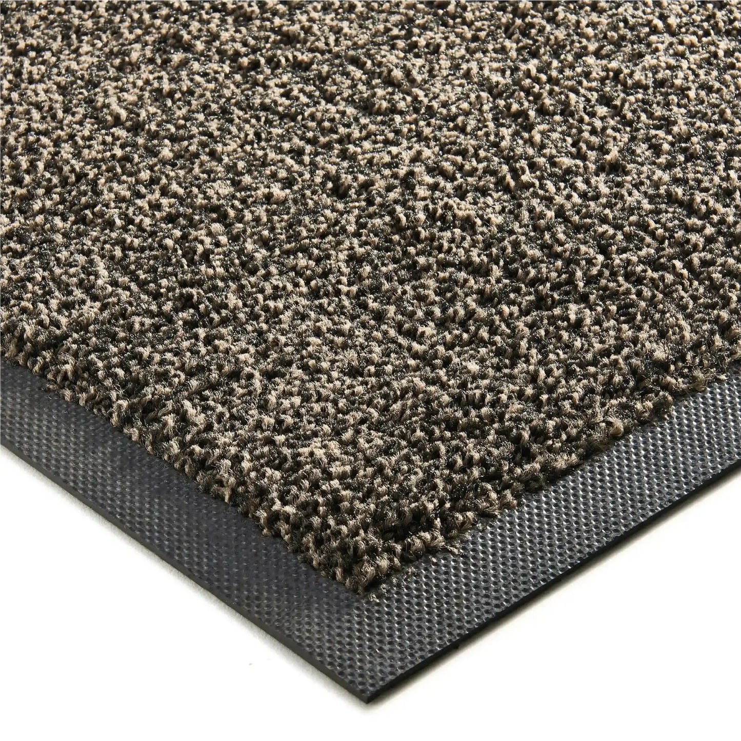 Gros plan sur les fibres résistantes d’un tapis d’entrée professionnel usage intensif avec bordure renforcée antidérapante.