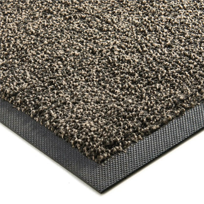 Gros plan sur les fibres résistantes d’un tapis d’entrée professionnel usage intensif avec bordure renforcée antidérapante.