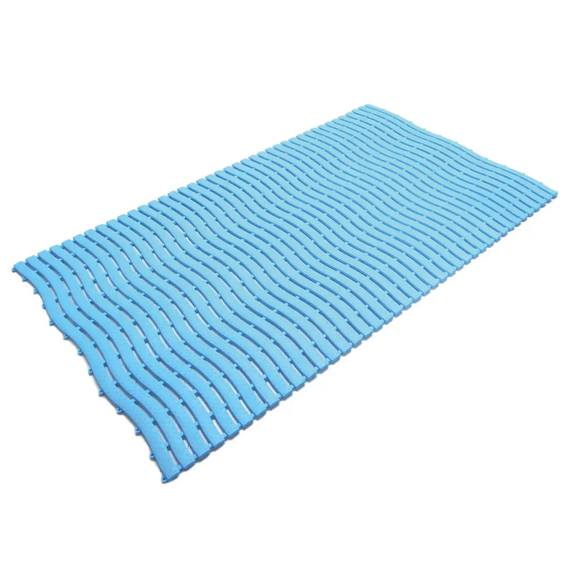 Revêtement drainant antidérapant bleu clair en PVC pour sécuriser les sols humides et améliorer le confort de marche.