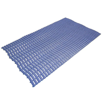 Vue produit d’un revêtement drainant antidérapant bleu foncé conçu pour les environnements humides professionnels et collectifs.