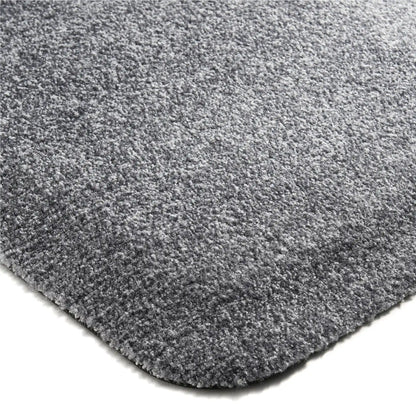 Détail de la surface textile confortable d’un tapis anti-fatigue professionnel intérieur avec coins arrondis.