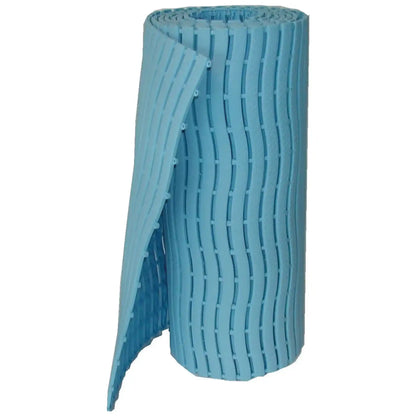 Revêtement drainant antidérapant en rouleau flexible adapté aux vestiaires, piscines, spas et zones humides.