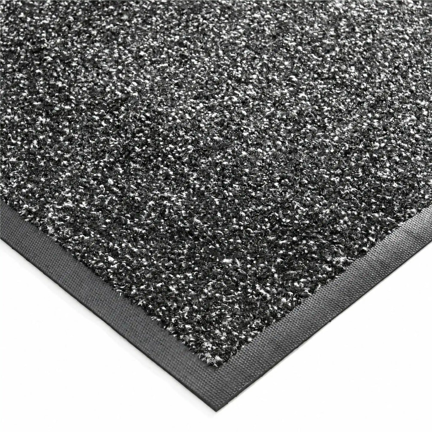 Détail de la surface grattante et absorbante d’un tapis d’entrée double action noir avec bordure en caoutchouc.