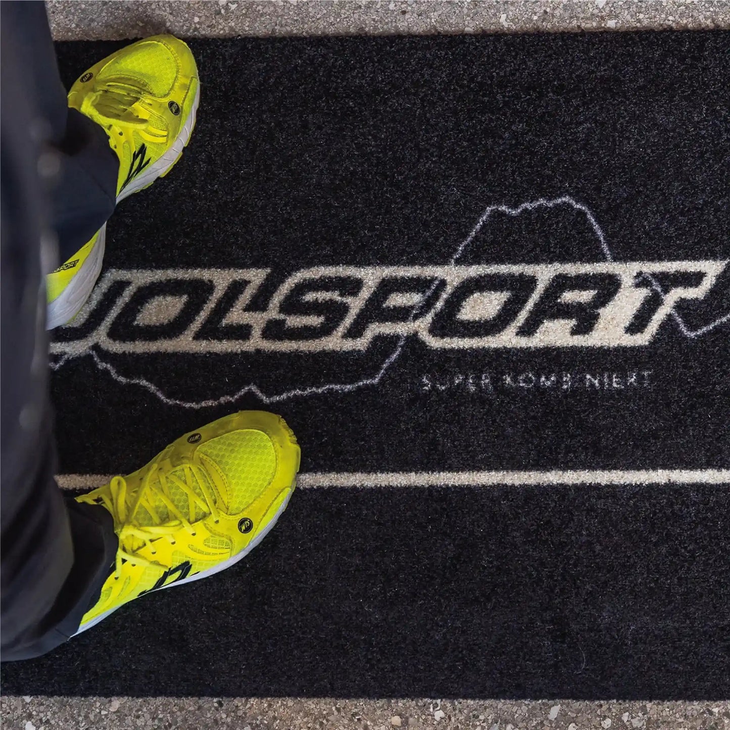 Tapis logo personnalisé anti-fatigue avec marquage d’entreprise offrant confort et visibilité de marque dans les espaces professionnels.