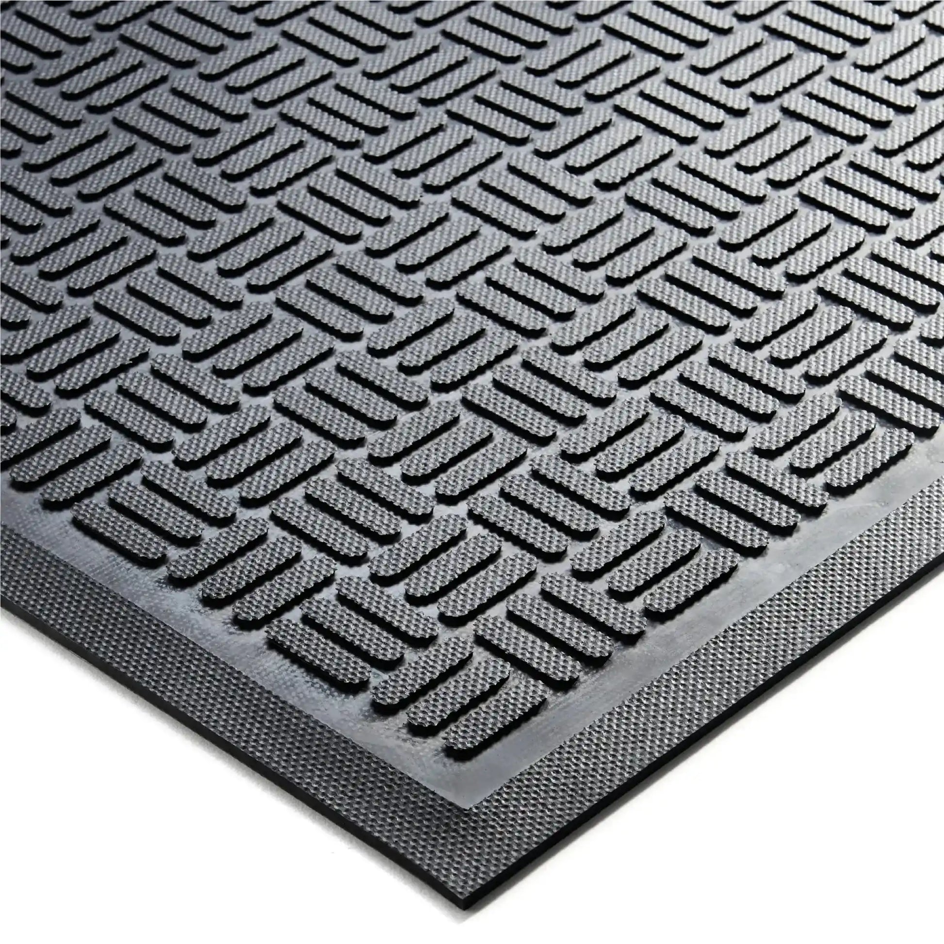 Détail du motif grattant en caoutchouc d’un tapis d’entrée professionnel conçu pour éliminer la saleté des chaussures.